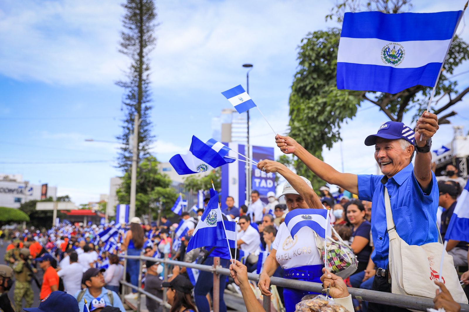 Desfile de la Verdadera Independencia contó con la participación de más de 100 mil salvadoreños desfile-de-la-verdadera-independencia-conto-con-la-participacion-de-mas-de-100-mil-salvadorenos